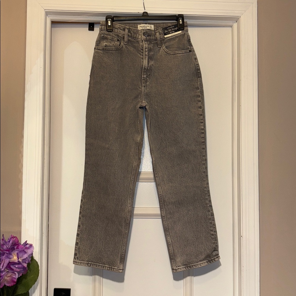 NWT Abercrombie & Fitch Curve Love Ultra High Rise 90s Gray Jeans -size 27 (4xs)